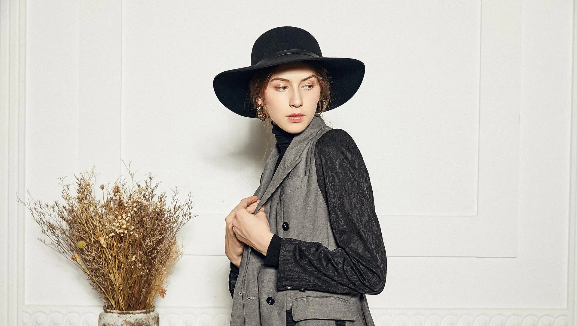 Elegant felt hats collection